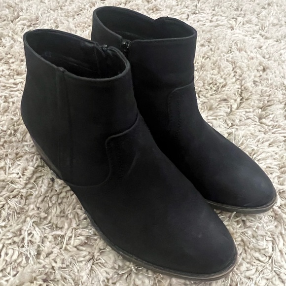 Black faux suede ankle boots size 9 - Picture 1 of 11